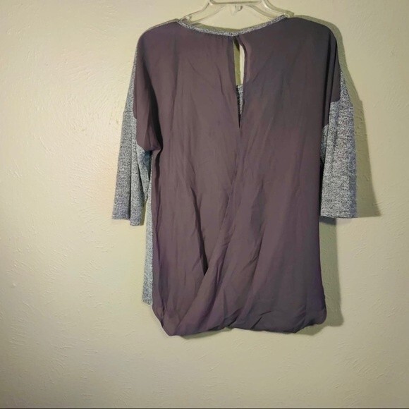 Buckle Red by BKE Gray Top with Cross Over Draped Sheer Open Back in Size Small - Picture 10 of 11